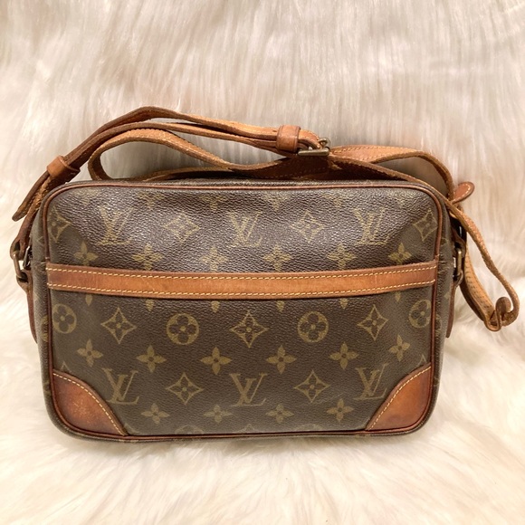 Louis Vuitton Handbags - Louis Vuitton Brown Monogram Crossbody Bag